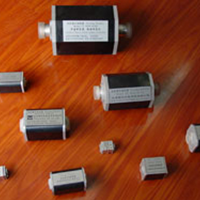 可见光—近红外法拉第光旋转器